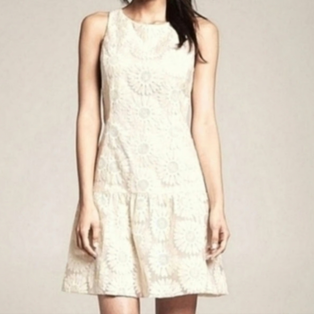 Banana Republic Cream Sheath Scoop Neck Lace Floral Embroidered Mini Dress